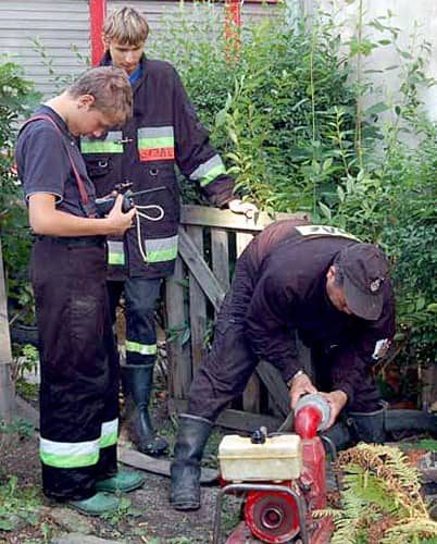 Służby ratownicze mają już mniej pracy. Teraz pora na odbudowę zniszczeń po powodzi.