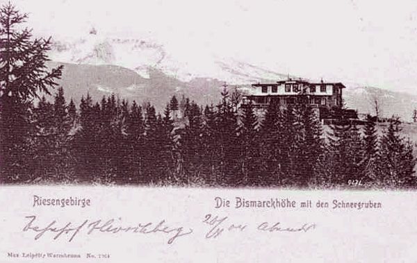 Bismarkhoehe (Grzybowiec), na drugim planie Śnieżne Kotły.