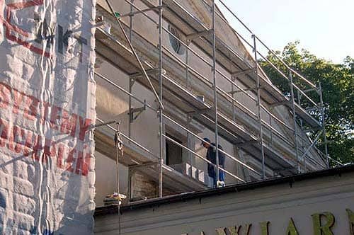 Budowlańcy w rolach głównych w Teatrze Zdrojowym