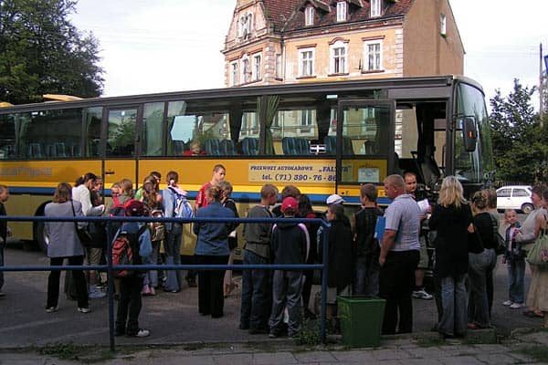Przed odjazdem stan techniczny autobusu został dokładnie sprawdzony przez jeleniogórską policję.