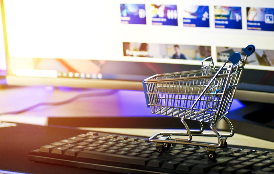 Coraz mocniej przerzucamy się z zakupami do świata online