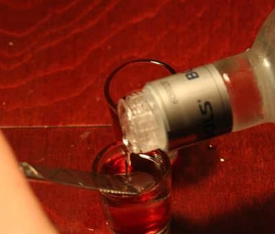 Coraz więcej kobiet sięga po alkohol