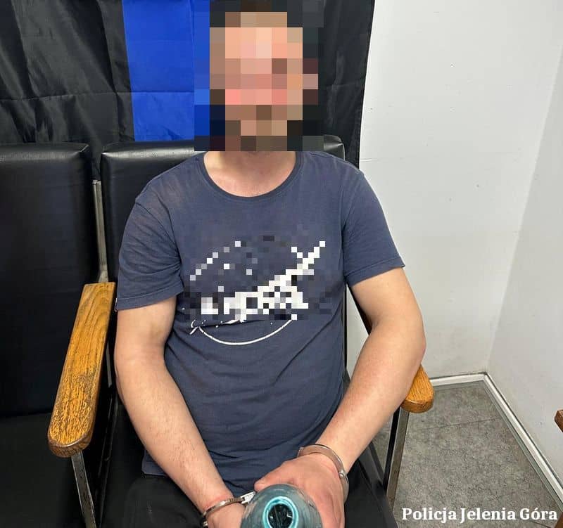 Groził pasażerowi atrapą broni
