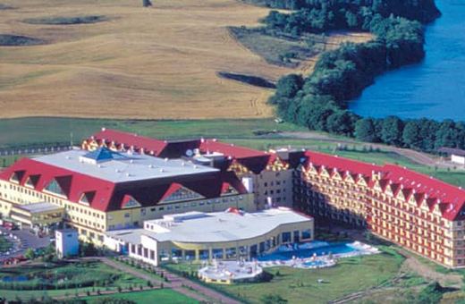 Hotel Gołębiewski w Mikołajkach. Podobny ma powstać w Karpaczu.