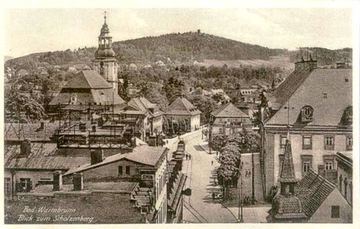 Panorama placu Zamkowego i ulicy Jeleniogórskiej z wieży kościoła katolickiego. Szkoda, że dziś jest ona niedostępna dla zwiedzających.