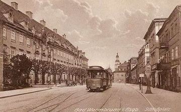 Przystanek tramwajowy przy siedzibie Schaffgotschów: zainteresowanie pasażerów niewielkie.