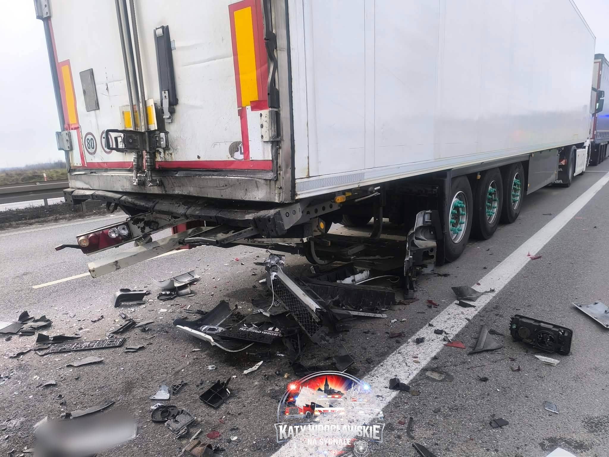 Dzień jak co dzień... Zderzenie trzech ciężarówek na A4