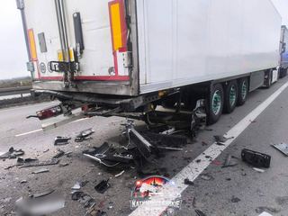 Dzień jak co dzień... Zderzenie trzech ciężarówek na A4