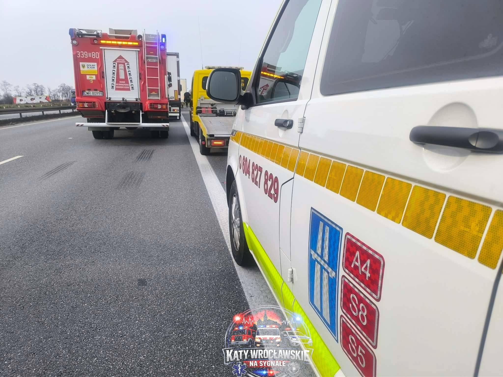 Dzień jak co dzień... Zderzenie trzech ciężarówek na A4
