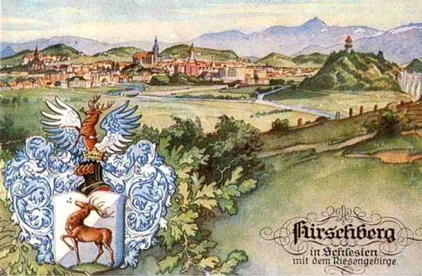 Tu wieża widokowa już jest. Na pierwszym planie stylizowany herb Jeleniej Góry.