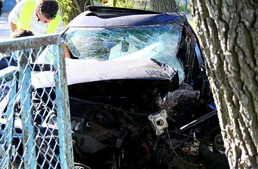 Policja ustala, z jaką prędkością jechał prowadzący pojazd marki Audi A3.
