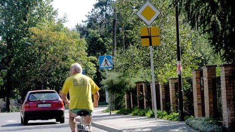 Niebezpiecznie bywa na ulicy Morcinka przed pętlą autobusową. Kierowcy często łamią tu przepisy.