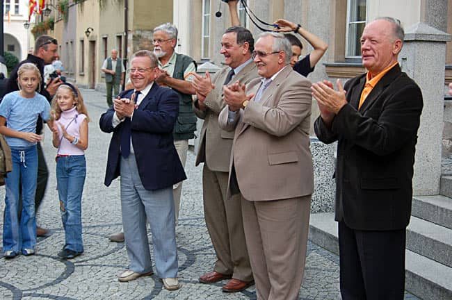 Miłe wiedźmy przed ratuszem.