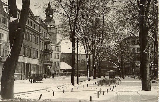 Zima w latach 50-tych na ul. 15 Grudnia (Bankowa). Zamiast tramwajów, konne sanie.