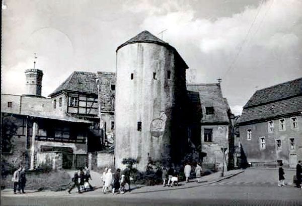 Baszta grodzka przed kapitalnym remontem (rozbiórką) jeleniogórskiej starówki.