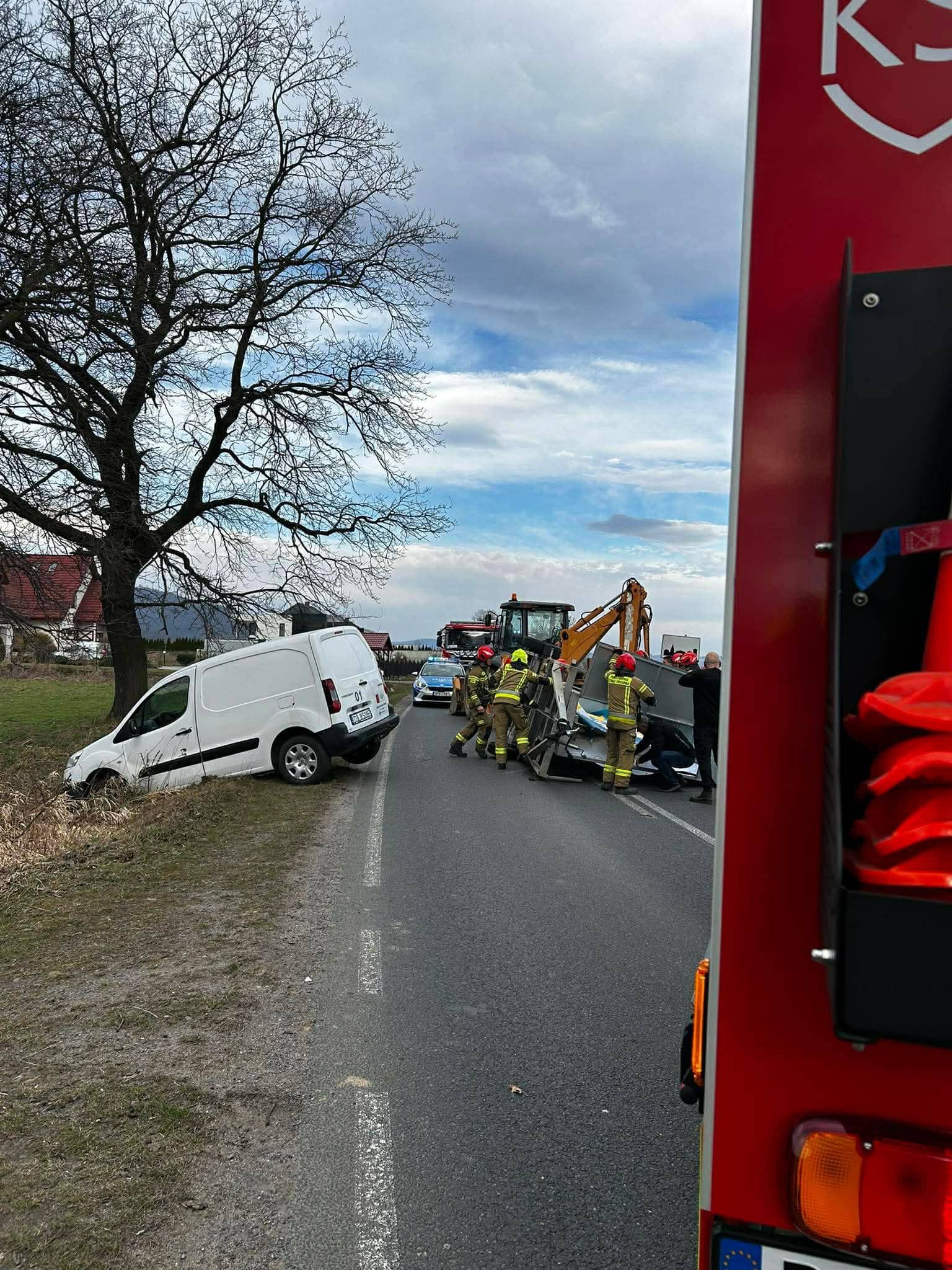 Wiatr przewrócił baner w Podgórzynie