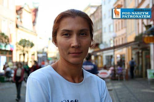 Oksana Dołgorukowa na jeleniogórskim deptaku.
