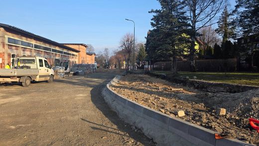 Rusza układanie chodników na Dworcowej