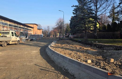 Rusza układanie chodników na Dworcowej