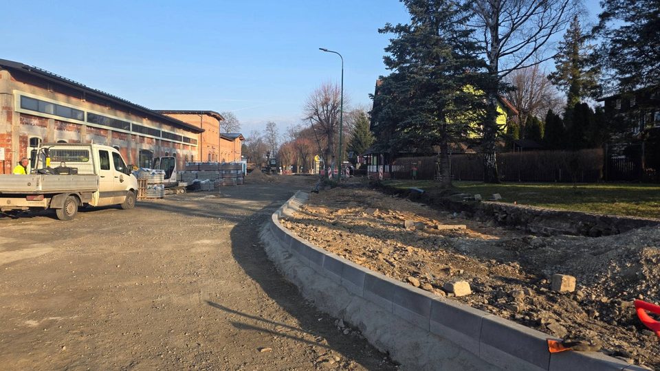 Rusza układanie chodników na Dworcowej