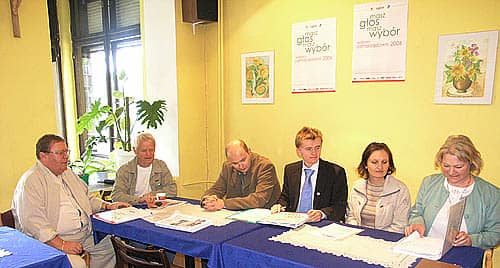 Sygnatariusze akcji na zbiorowym zdjęciu.