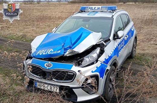 Staranował radiowóz traktorem