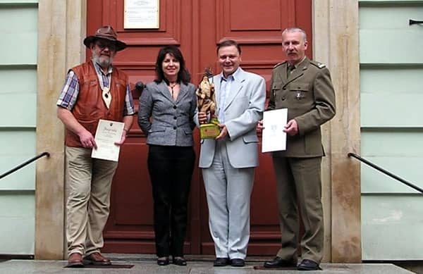 Organizatorzy Międzynarodowego Zjazdu Saniami Rogatymi - Wielkiego Festiwal Sanek – laureaci Liczyrzepy 2006 w kategorii