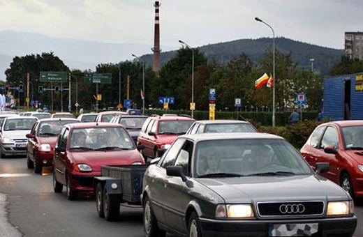 Dni są coraz krótsze: ze światłami jest bezpieczniej.