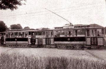 Tramwaj z Cieplic do Podgórzyna w trasie.