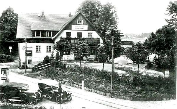 Restauracja Teichschaenke – dziś „Nad Stawami”. Widać tramwajowe szyny.