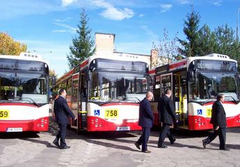Pasażer poza autobusem