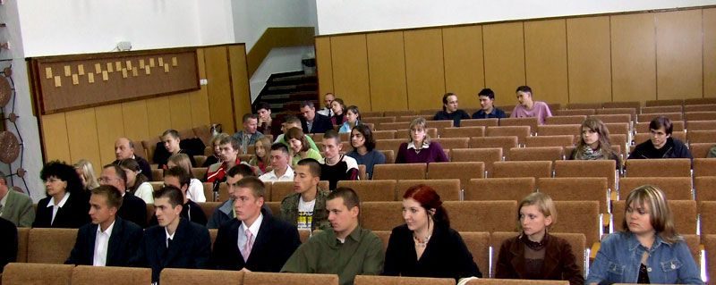 Najlepsi strzelcy oczekują na wręczenie nagród.