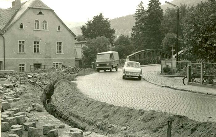 Wymiana nawierzchni chodników i krawężników – lata 60-te ubiegłego wieku.
