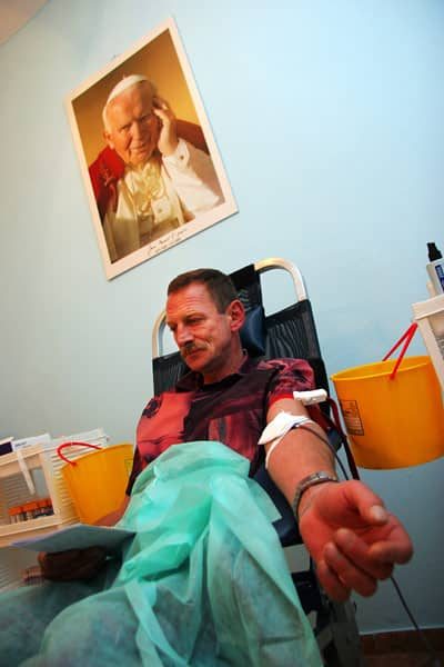 Akcję przeprowadzono przed przypadającym w poniedziałek Dniem Papieskim, 28. rocznicę wyboru kard. Karola Wojtyły na Stolicę Piotrową.