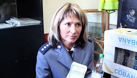 Nadkom. Edyta Bagrowska prezentuje trefny alkohol.