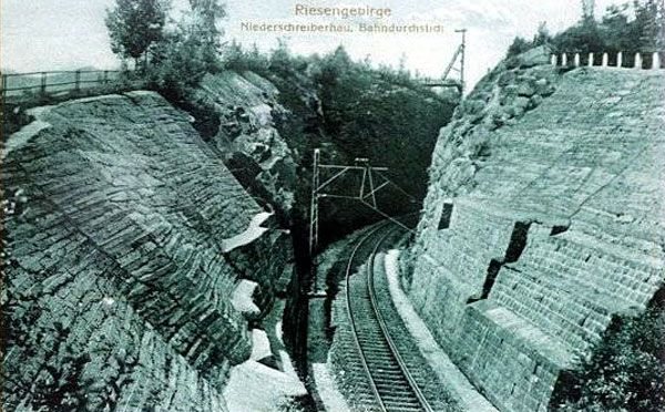 Fotografia wykonana po 1923 roku: linię już zelektryfikowano.