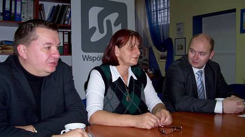 Miłosz Sajnog (po prawej), Anna Ragiel (w środku) i Robert Prystrom podczas czwartkowej konferencji, ostatniej przed wyborami.