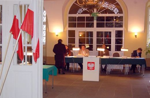 Głosowanie w lokalu nr 7 przy ulicy Powstańców Śląskich.