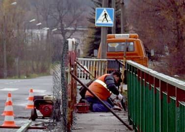 Nalezy przestrzegać ograniczenia prędkości.