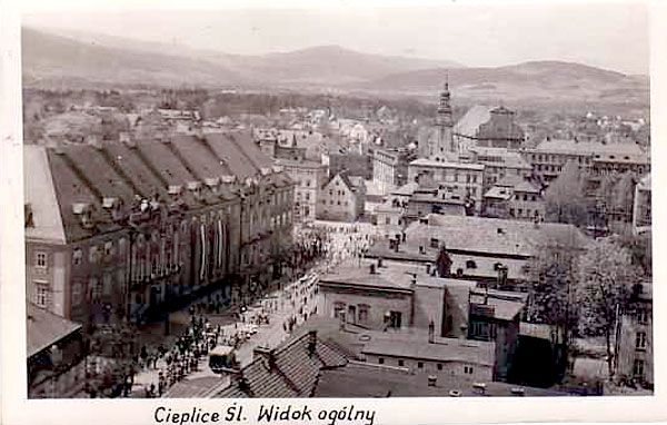 Pochód 1-majowy w Cieplicach.