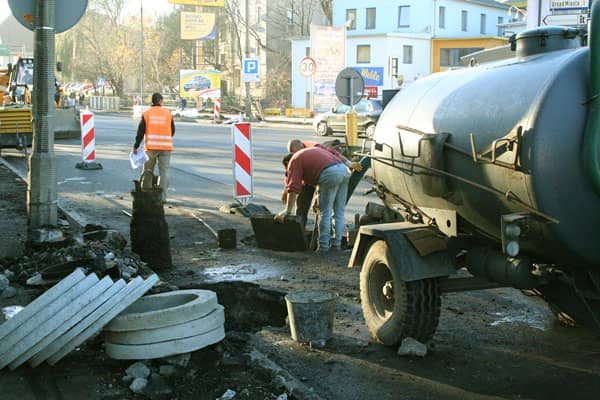 Wymiana studzienek kanalizacyjnych na Podwalu.