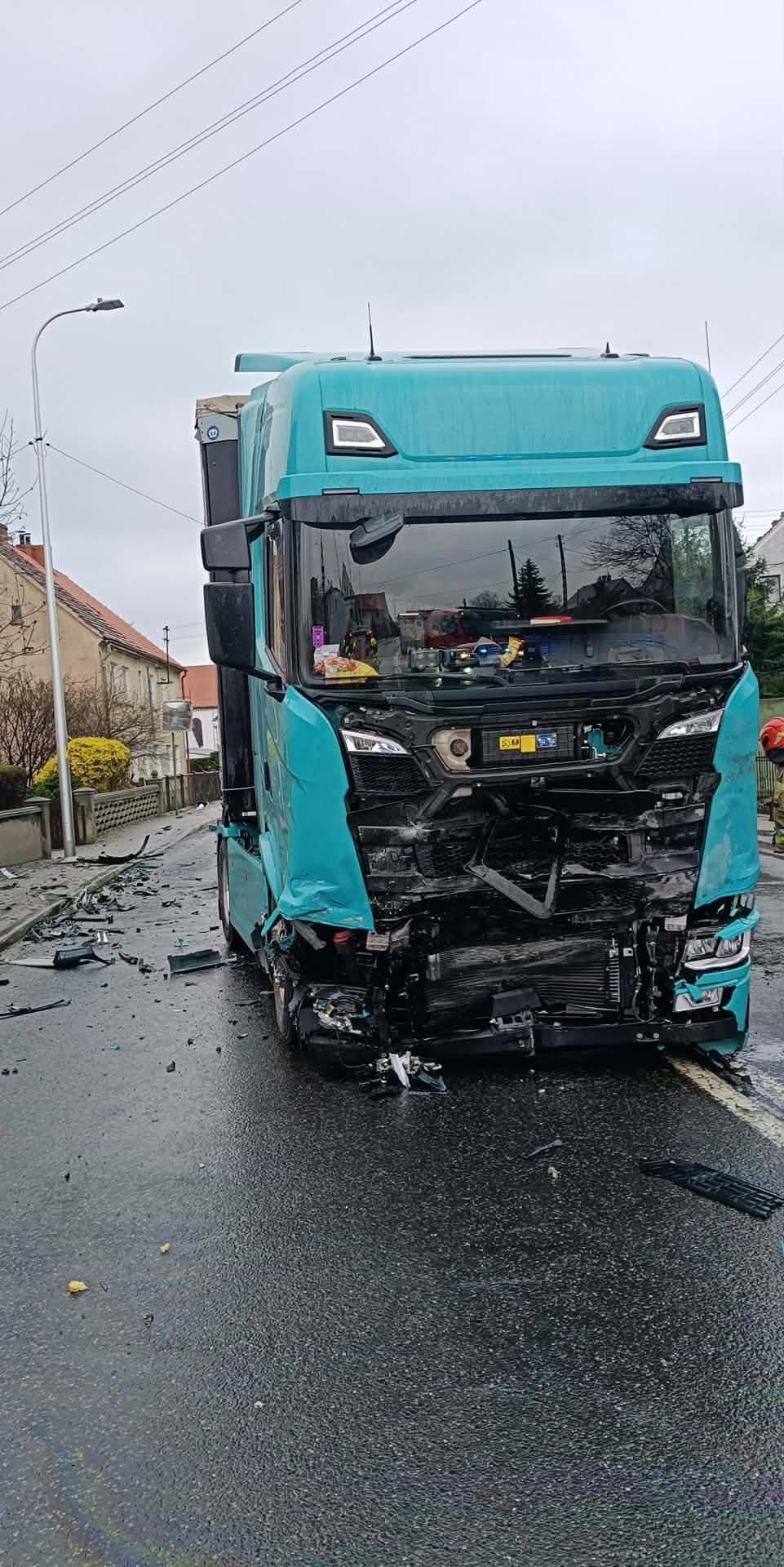 Zderzenie ciężarówki z osobówką. Zginęły 3 osoby!
