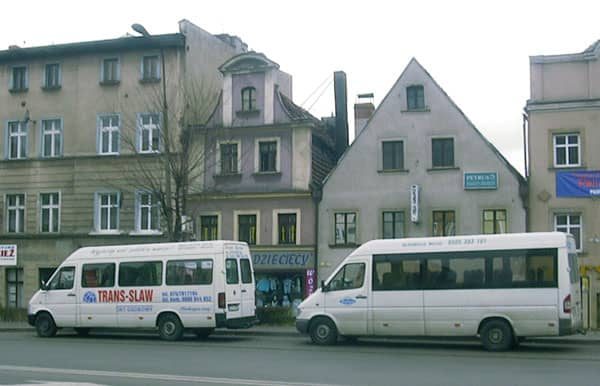 Na przystanku MZK przy Podwalu zatrzymują się nie tylko autobusy komunikacji miejskiej.