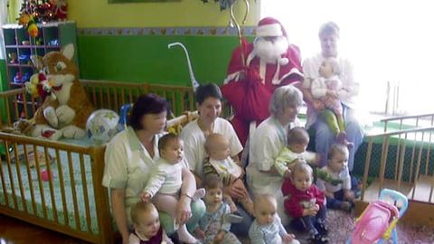 Dzieci z Przedszkola nr 2 narysowały portrety św. Mikołaja. W nagrodę na pewno dostały paczki pełne darów.
