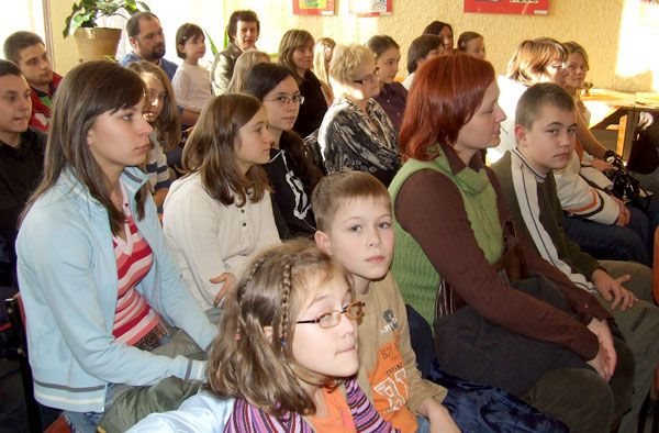 Mimo całej masy kartek świątecznych w punktach sprzedaży i w internecie, konkurs MDK cieszy się wciąż bardzo dużym zainteresowaniem.