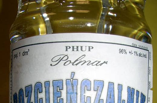 Policja przestrzega przed kupnem fałszywego spirytusu.