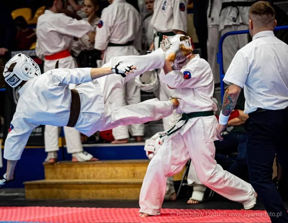 Efektowne kopnięcia dały 16 medali
