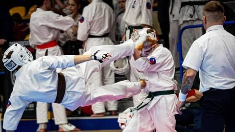 Efektowne kopnięcia dały 16 medali