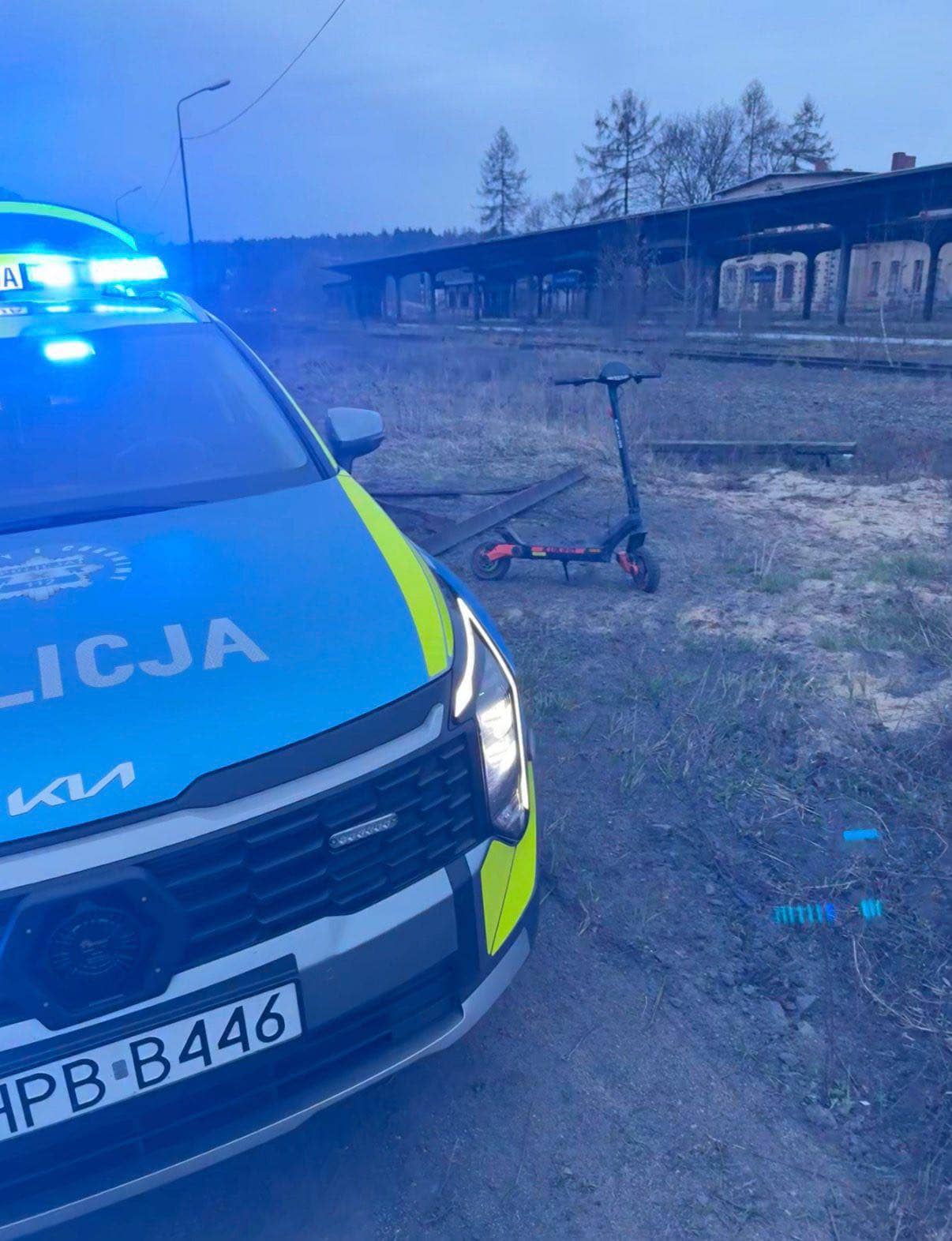 Nastolatek próbował uciec policji hulajnogą