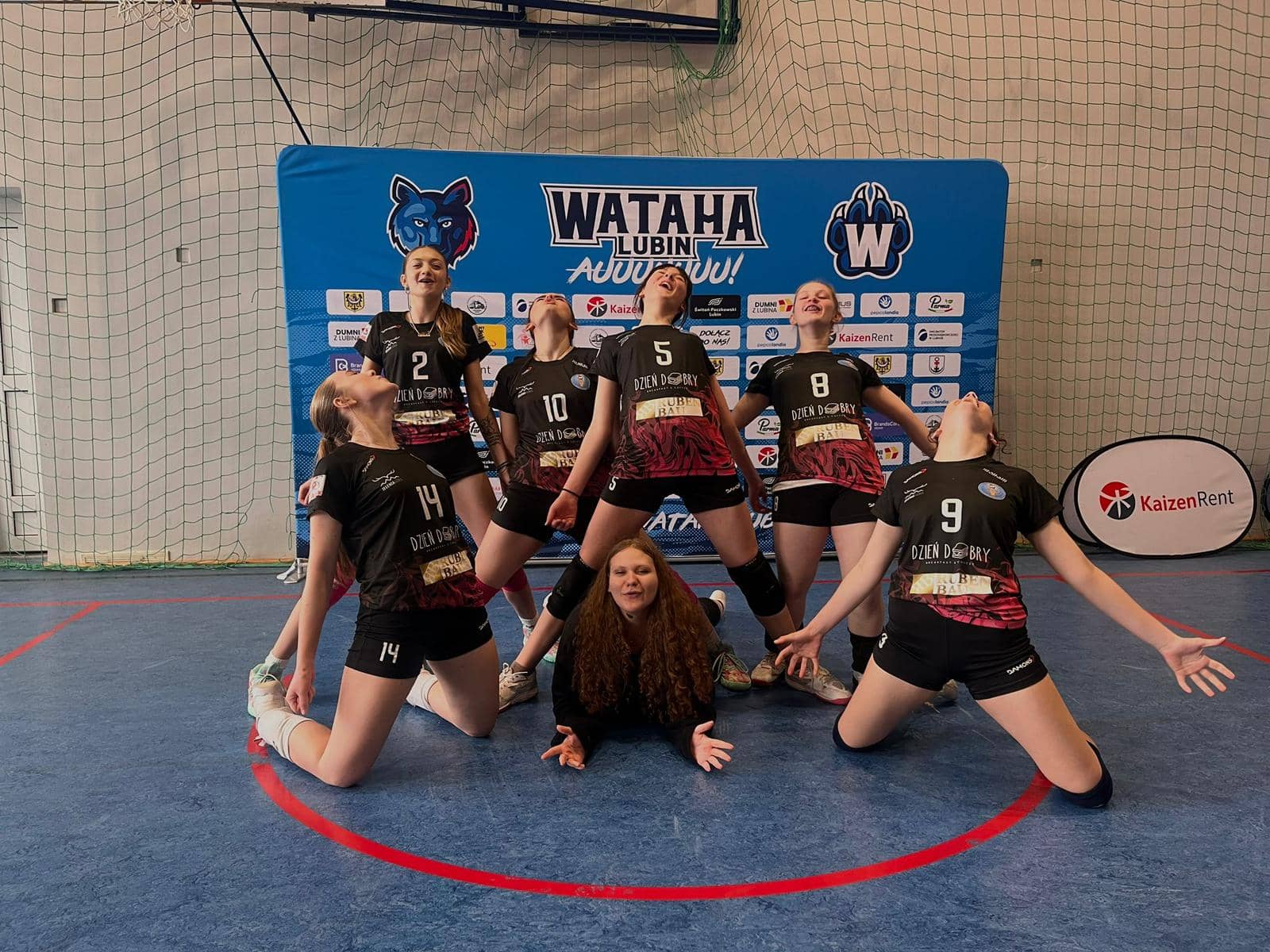 Grały ze starszymi i wygrały